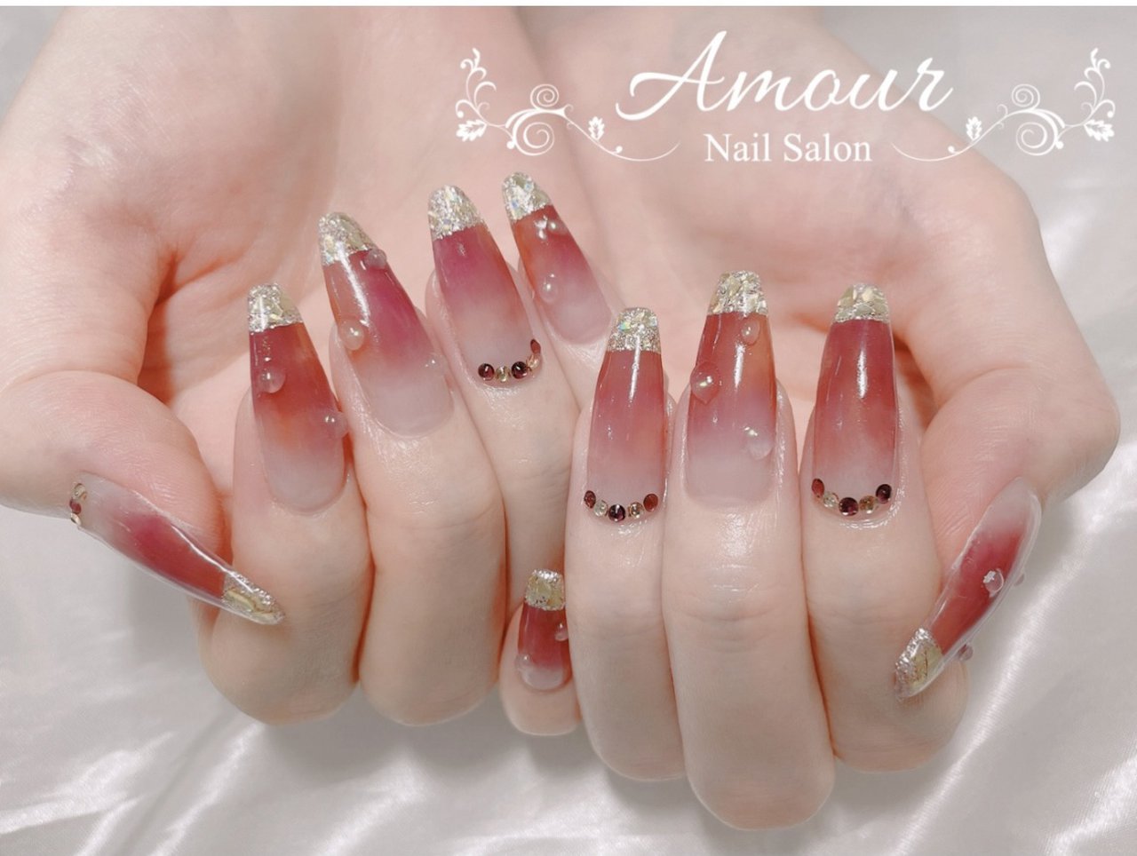 ハンド フレンチ 変形フレンチ ホログラム ラメ Nailsalon Amourのネイルデザイン No ネイルブック
