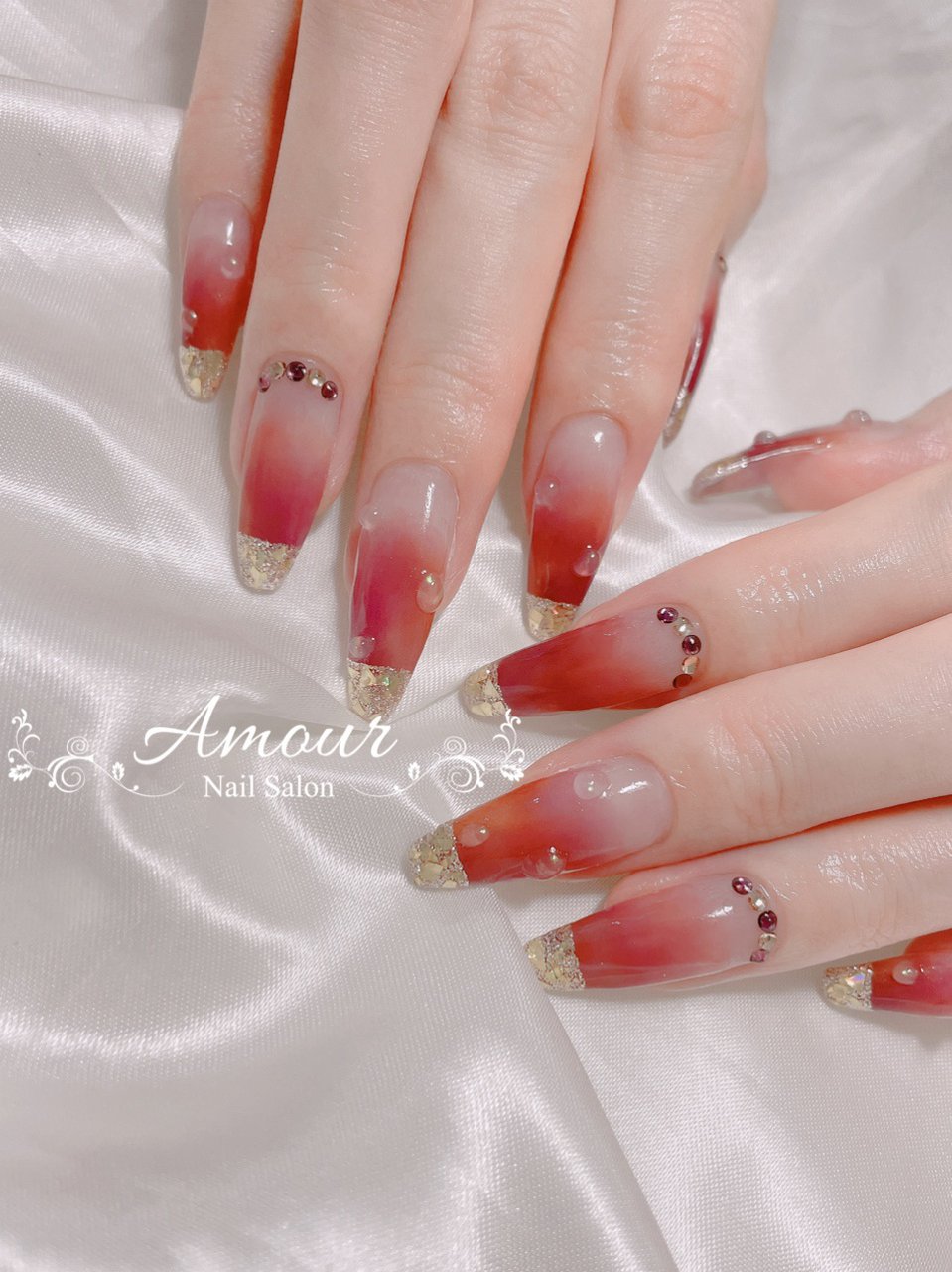 ハンド フレンチ 変形フレンチ ホログラム ラメ Nailsalon Amourのネイルデザイン No ネイルブック