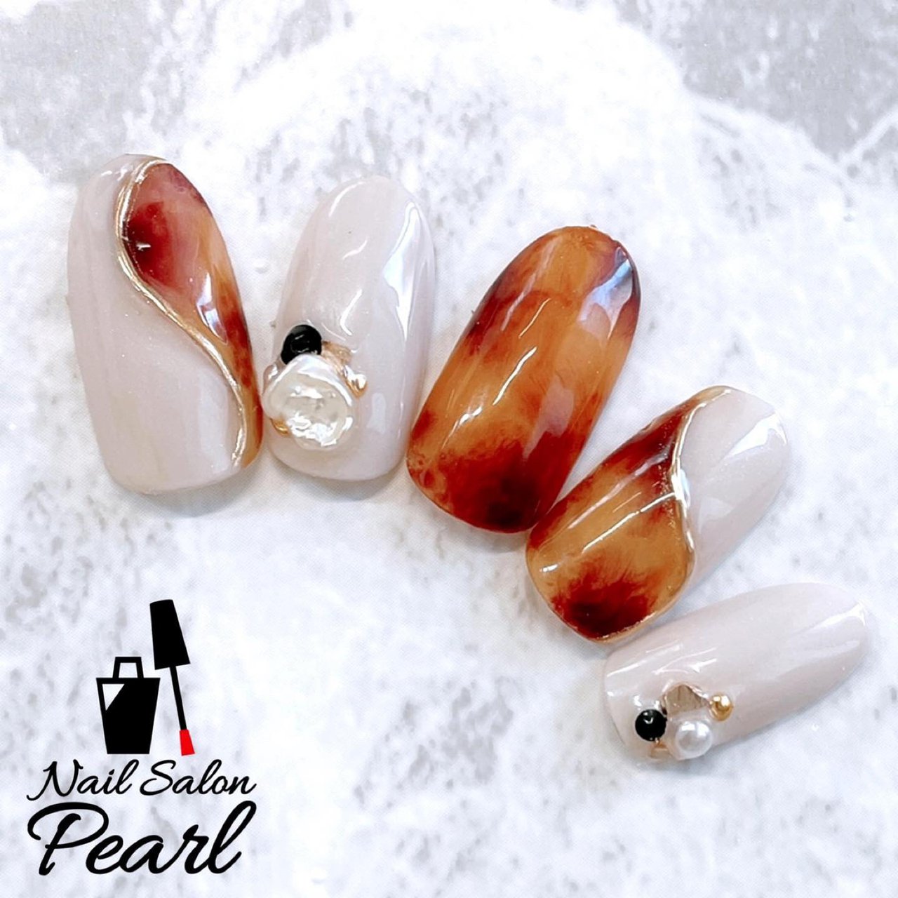 秋 パーティー 女子会 ハンド ビジュー 広島ネイルサロンパール パラジェル取扱店 のネイルデザイン No ネイルブック