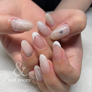 美爪様💗☺️ 
フレンチネイルとニュアンス💅
✁┈┈┈┈┈┈┈┈┈┈┈┈．
今まで通り衛生管理を徹底して
営業させて頂いております😊
御来店の際にはお客様にも
手洗い･マスク着用をお願いしております。

また、アートネイルをするお客様には
オフセットの購入をおすすめしております。
まずは移らない･移さない努力を
続ける事は大切ですが
少しでもアートを楽しみ
自分の身も守る為に体調を崩された場合
ご自身でネイルオフをして
病院に向かって頂きたいと思ってます。
詳しい事はまた施術の際に
お伝えさせて頂いております😊

#福井ネイル#ネイルサロン福井#アートし放題#ジェルネイル#ジェリップ取り扱い店#美爪#艶々ワンカラー#綺麗のお手伝いさせてください#nailroomand#お爪のお悩み解決します#kokoist#フットネイル#デコラティブネイル#アイスネイル#ニュアンス#クリアフレンチ#マグネットジェル#マグネットネイル#韓流ネイル#蝶々ネイル.＃氷ネイル#クリアフレンチ #シェルネイル #蝶々ネイル #春 #夏 #秋 #冬 #ハンド #フレンチ #変形フレンチ #ニュアンス #ミディアム #ホワイト #グレー #モノトーン #ジェルネイル #お客様 #nailroom ＆ #ネイルブック