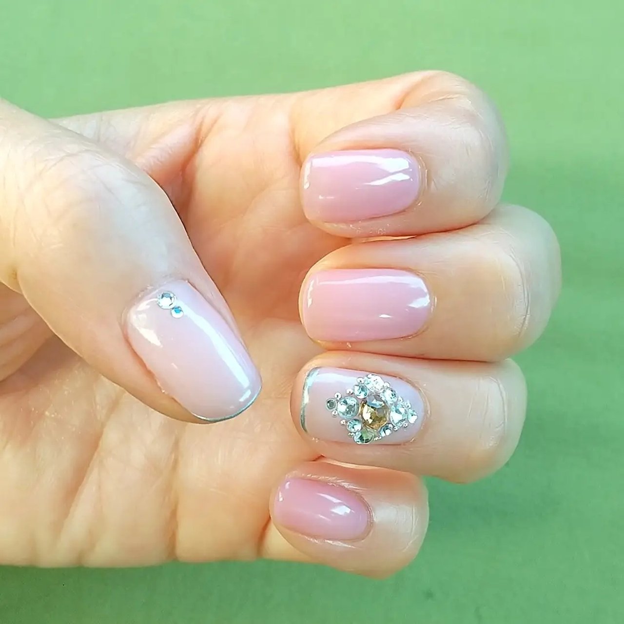 秋 ハンド シンプル ビジュー フラワー さくらさくそらのネイルデザイン No ネイルブック