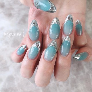 冬 グラデーション 水色のネイルデザイン ネイルブック