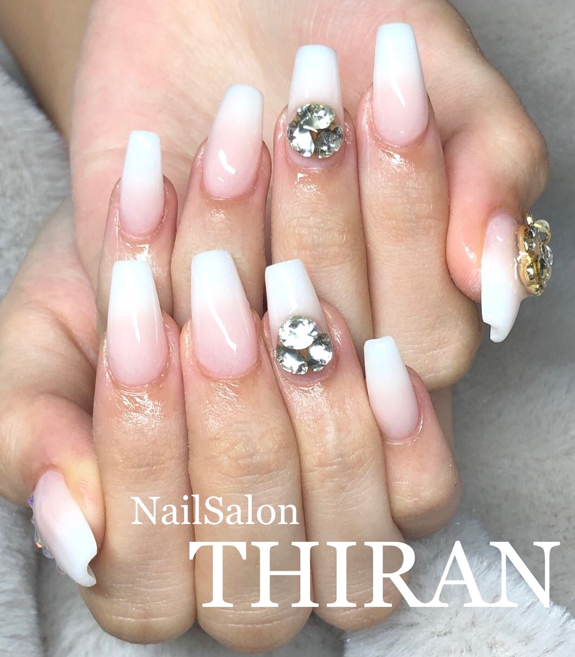 オールシーズン ハンド シンプル グラデーション ビジュー Nailsalon Thiranのネイルデザイン No ネイルブック