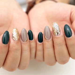 グリーン グレー ラメネイルのネイルデザイン ネイルブック