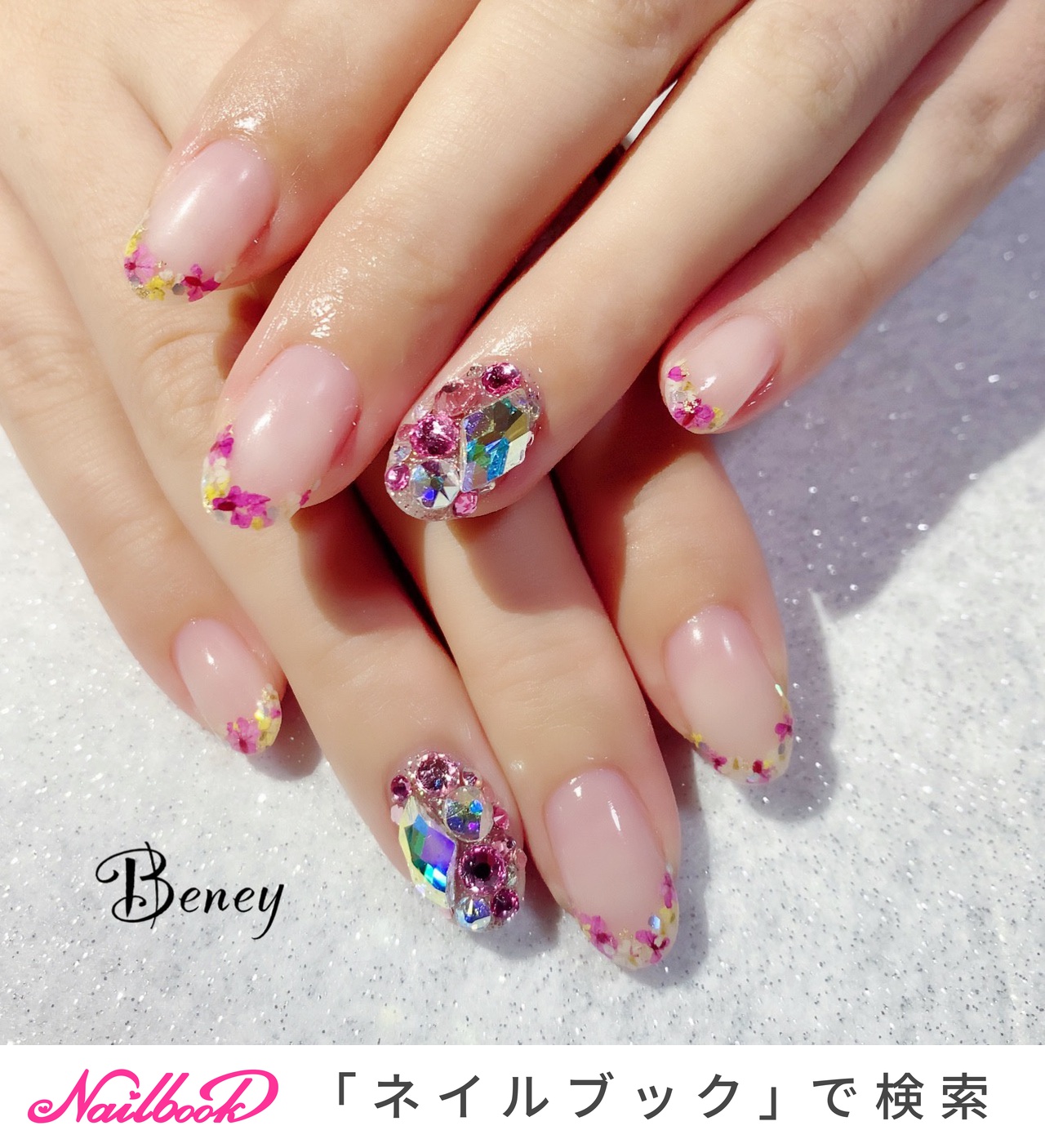 2025年】新着順｜フレンチ/カラフル/＃ストーン埋め尽くしのネイル