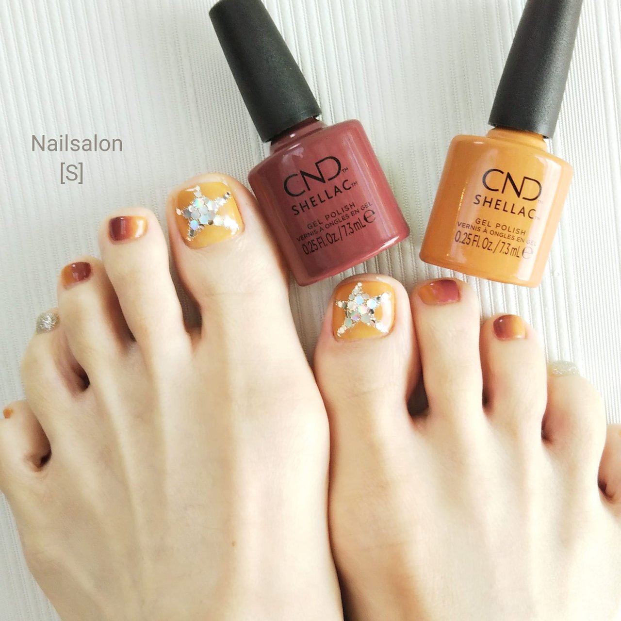 秋 オールシーズン フット グラデーション ラメ シェラックネイル専門店 S のネイルデザイン No ネイルブック