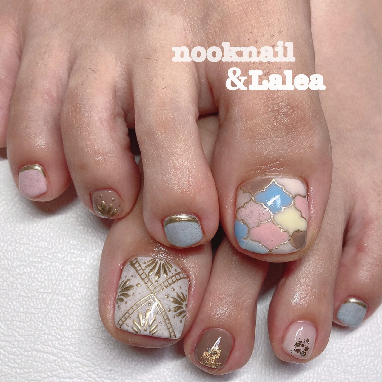 夏 秋 フット エスニック スモーキー Nailsalonlalea Nooknailのネイルデザイン No ネイルブック