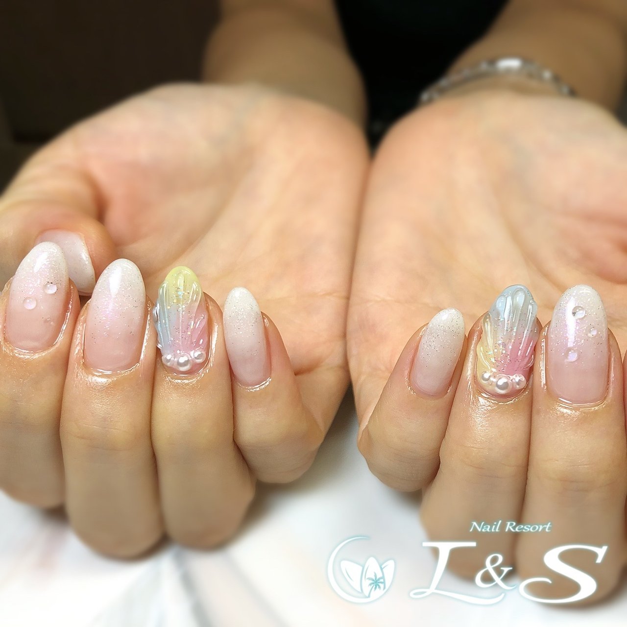 夏 ハンド 水滴 人魚の鱗 ホワイト エルアンドエスのネイルデザイン No ネイルブック