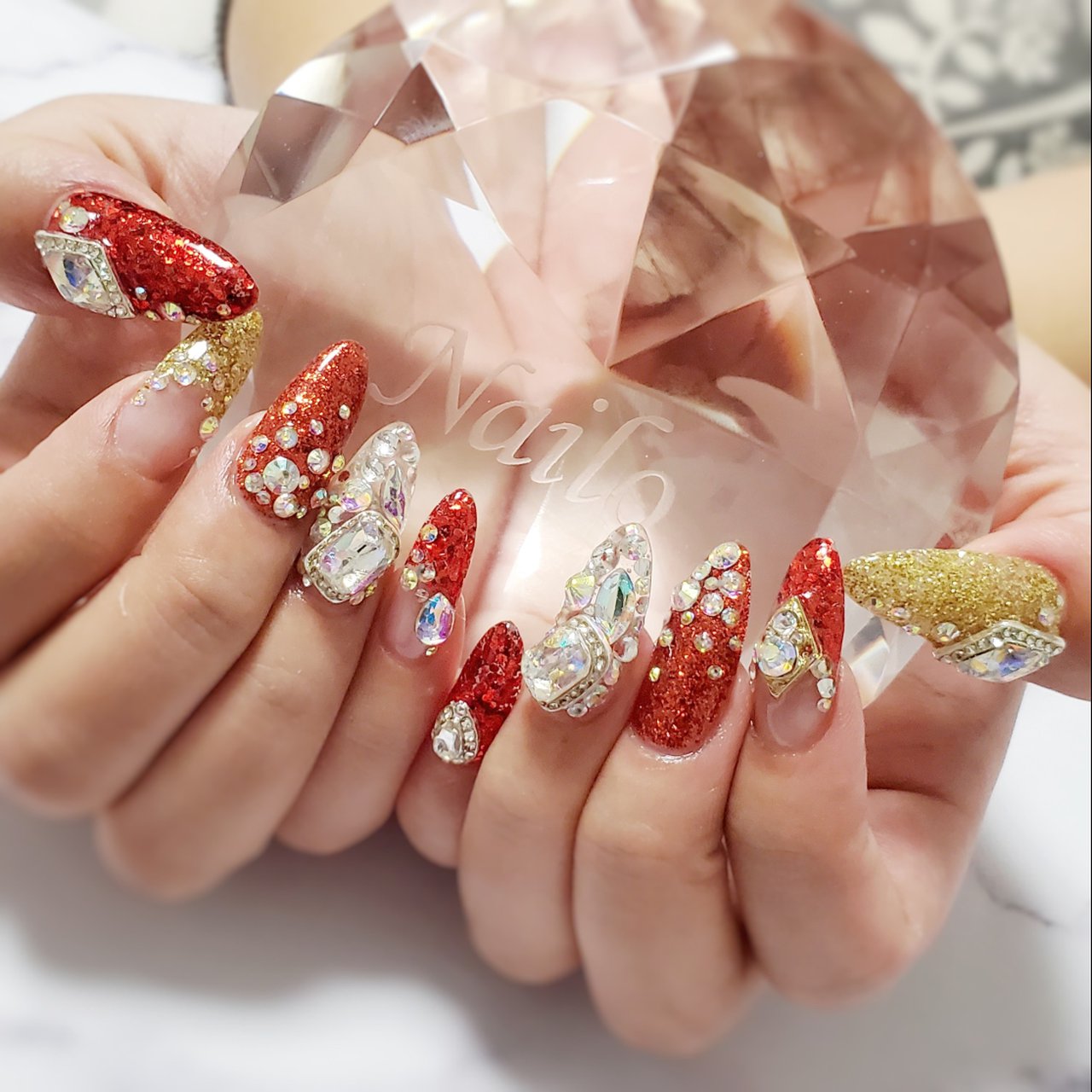 お正月 成人式 クリスマス パーティー ビジュー Nailsalon Nailoのネイルデザイン No ネイルブック