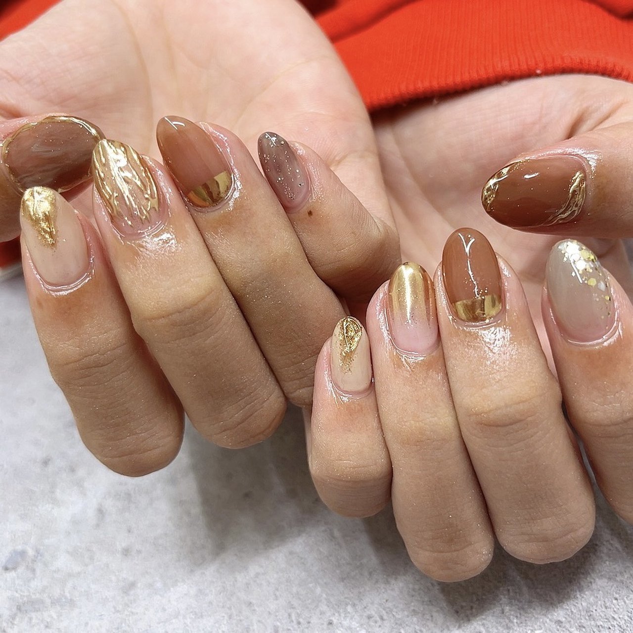 ブラウン グレージュ ゴールド Crystal R Nail Salon のネイルデザイン No ネイルブック