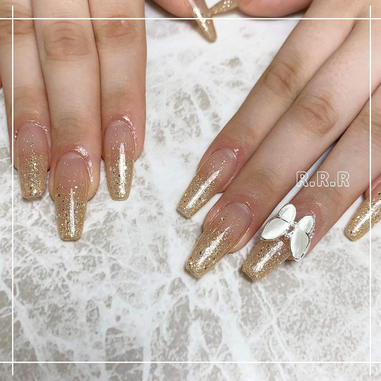 オールシーズン ハンド シンプル グラデーション ビジュー Beautyroom R R Rのネイルデザイン No ネイルブック