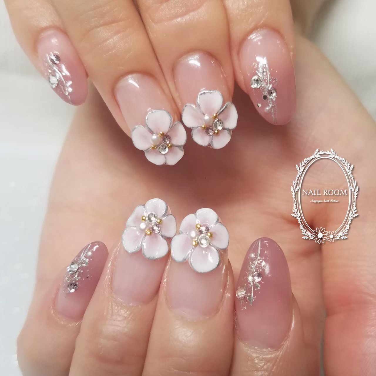 オールシーズン ブライダル ハンド グラデーション フラワー Nailroomのネイルデザイン No ネイルブック