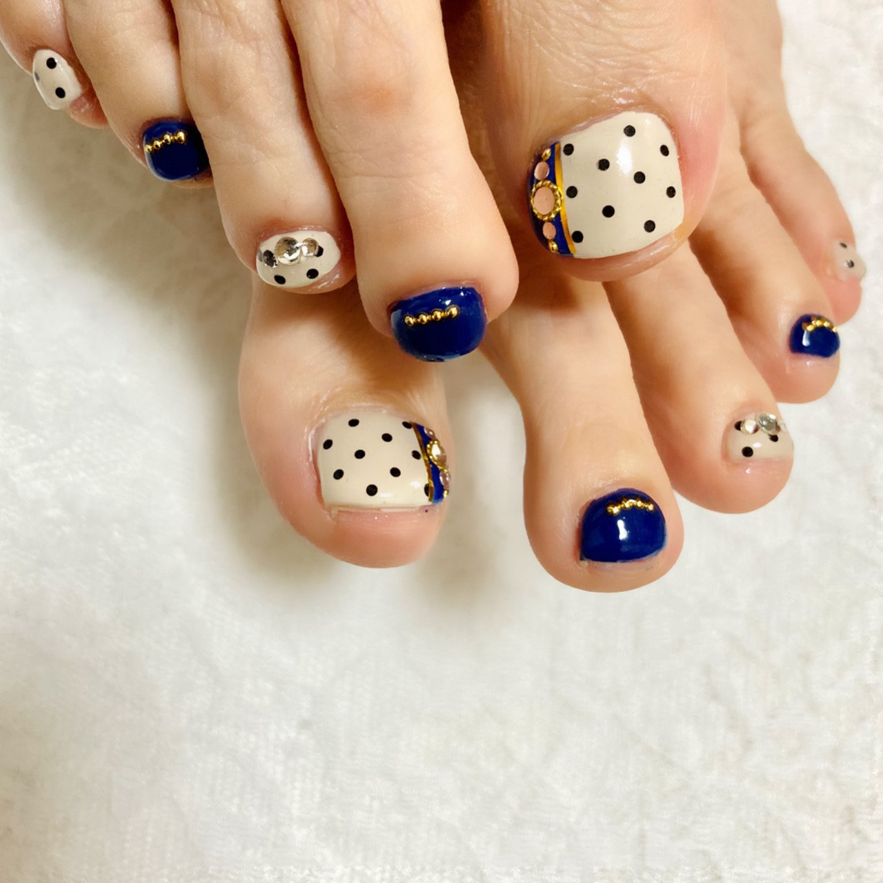 秋 冬 フット ドット ベージュ Moco Nailのネイルデザイン No ネイルブック