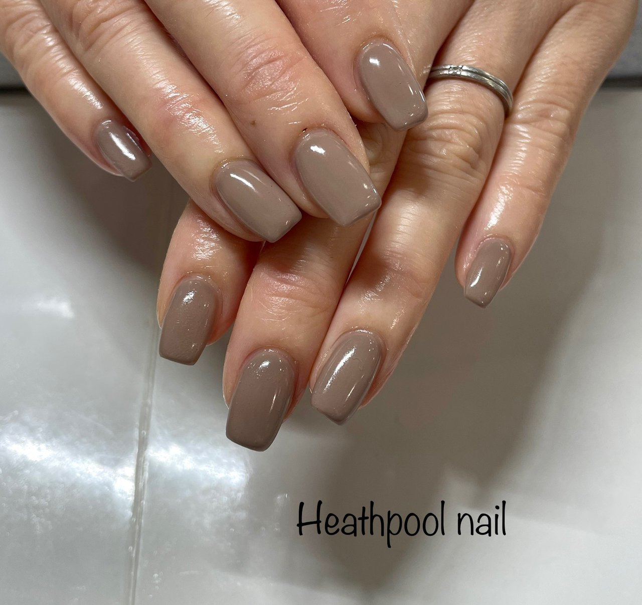 ハンド ワンカラー グレージュ ジェルネイル Heathpoolnailのネイルデザイン No ネイルブック