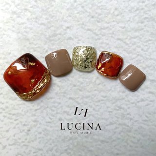 今の季節にぴったりなべっ甲ミラーネイルデザイン💅 #ブラウン #べっ甲　#秋 

#秋ネイル2021#秋デザイン#マット#マグネットネイル#マグネットジェル#スターギャラクシー #ギャラクシーネイル#キャッツアイ #オーロラミラー#ミラーネイル #アクセサリーネイル#淡色＃初回オフ無料#トレンドネイル
#オーロラネイル #オーロラ #パール #うるうるネイル #うる艶ネイル #氷ネイル#ホイル #ホイルネイル #シアーネイル #韓国ネイル #ガラスフレンチ

NailStudio LUCINA

〒105-0004 東京都港区新橋3-7-7 イナホビル2F
03-6550-9532
https://beauty.hotpepper.jp/kr/slnH000371411/

#10月ネイル #ワンカラー #新橋ネイルサロン#汐留ネイルサロン#虎ノ門ネイルサロン#フィルイン #フィルインサロン #一層残しフィルイン#ブライダルネイル#手書きアート #大人ネイル#大人上品ネイル#大人上品#大人可愛い#オフィスネイル#シンプルネイル#派手ネイル#パラジェル #オフのみ#スカルプ #ワンカラー #持ち込み #長さ出し#長さだし#シェラック#ネイルオフ#スカルプオフ#フットケア#ネイルケア#角質#ブライダル#深爪#深爪矯正#巻き爪#マニキュア#ペディキュア#ハンドケア#メンズネイル#クリア#ニュアンス#ニュアンスネイル#ネイル2021 #秋 #冬 #スポーツ #ハロウィン #フット #シンプル #ラメ #ワンカラー #べっ甲 #ミディアム #クリア #ベージュ #ブラウン #ジェルネイル #ネイルチップ #nailstudio LUCINA #ネイルブック