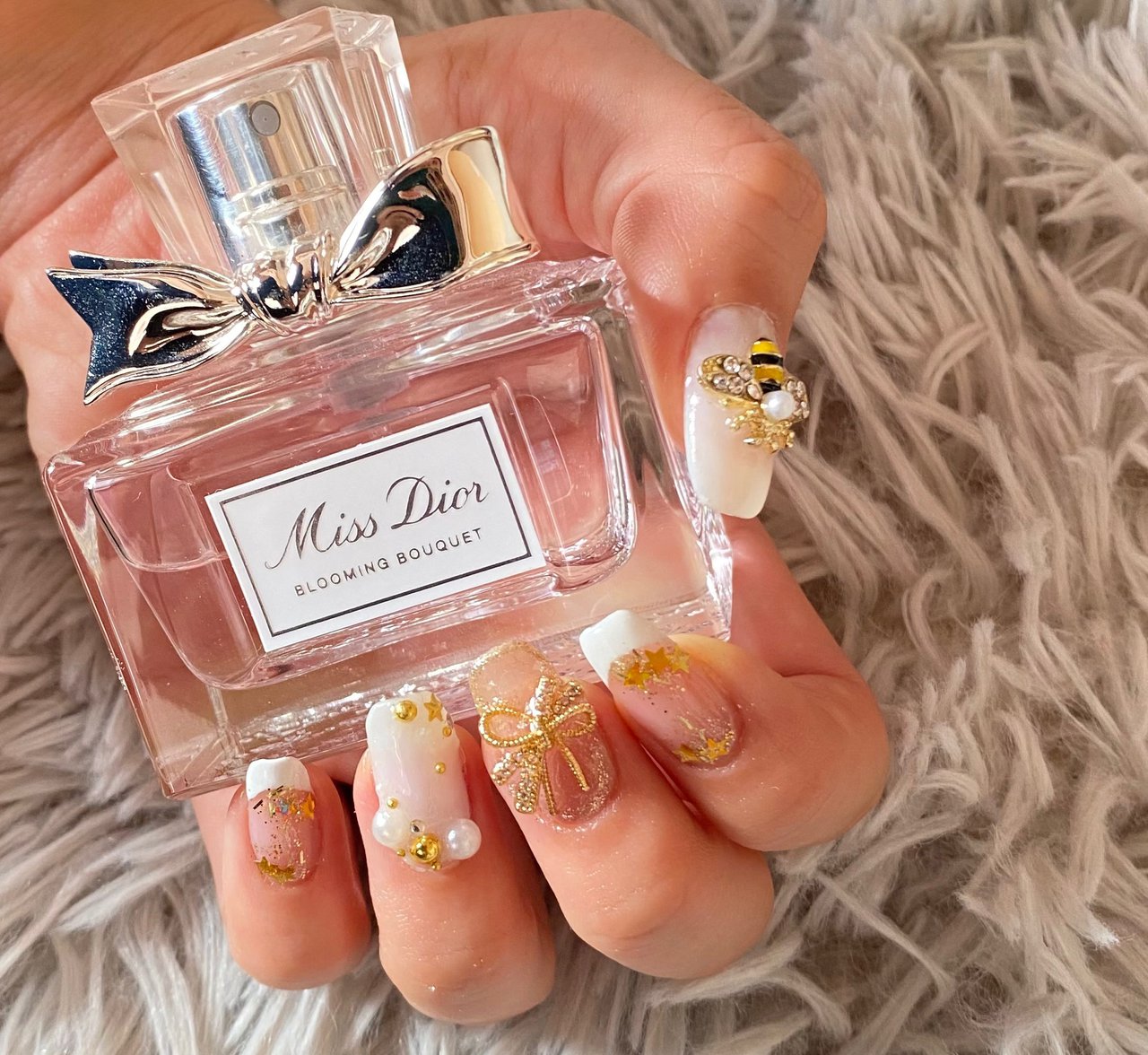 冬 ハンド フレンチ ビジュー ラメ Miku Aichiのネイルデザイン No ネイルブック