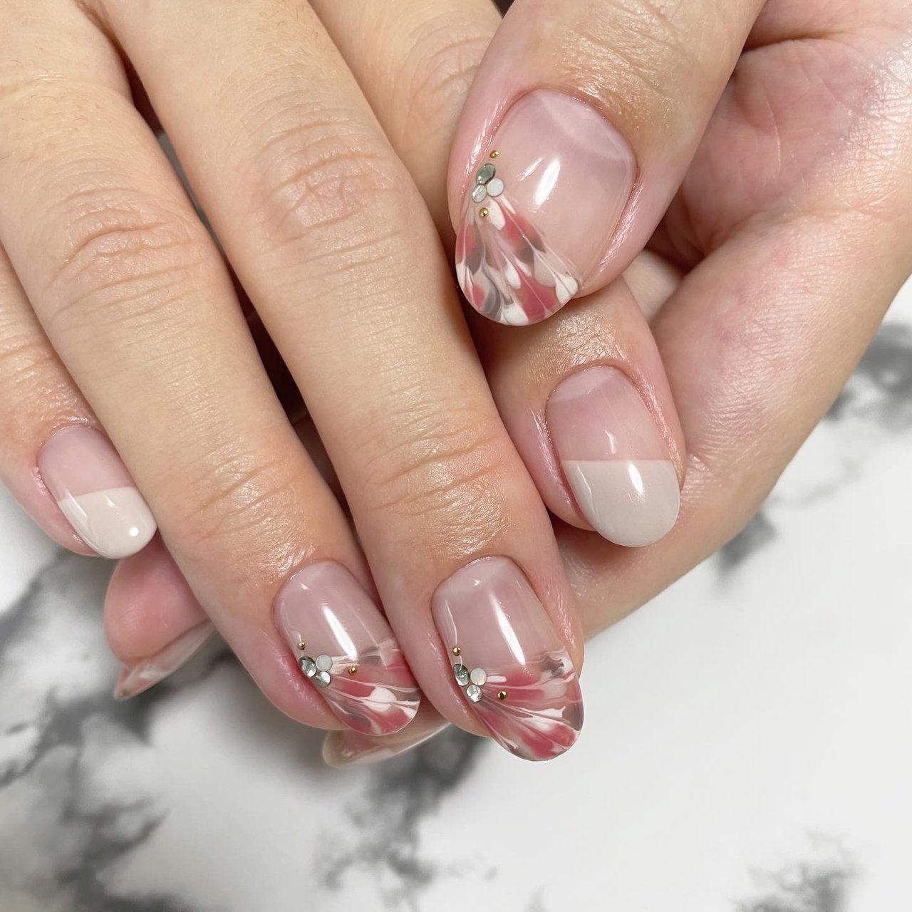 秋 パーティー デート 女子会 変形フレンチ Nailsalon Almaのネイルデザイン No ネイルブック