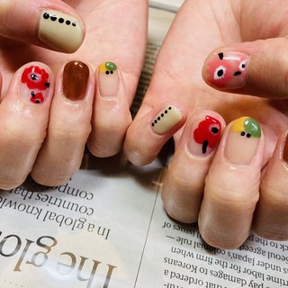マリメッコ風ネイルのネイルデザイン ネイルブック