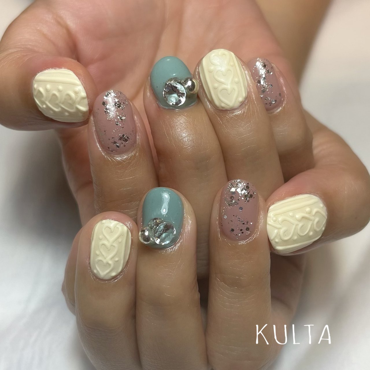冬 ハンド ラメ 3d ニット Kulta Nail 京王線仙川駅のネイルデザイン No 679 ネイルブック
