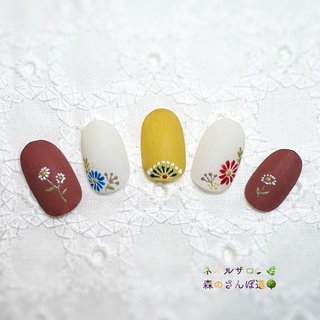 刺繍ネイルのネイルデザイン ネイルブック