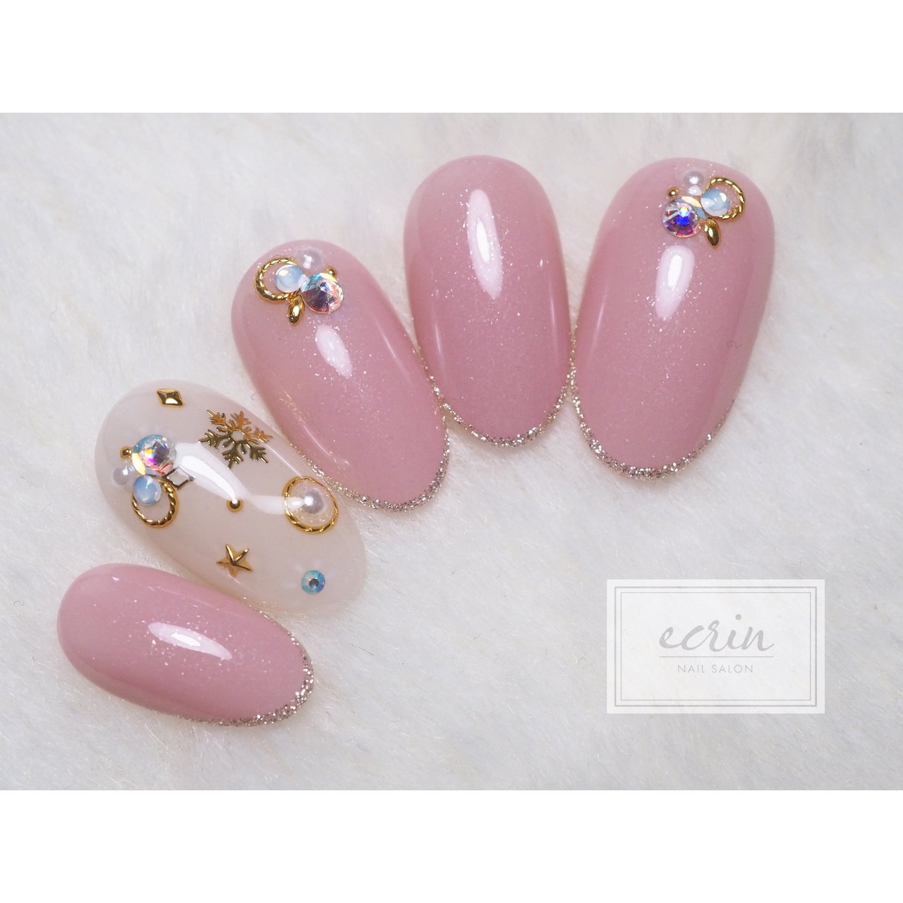 冬 ハンド フレンチ ビジュー 雪の結晶 Nail Ecrinのネイルデザイン No ネイルブック