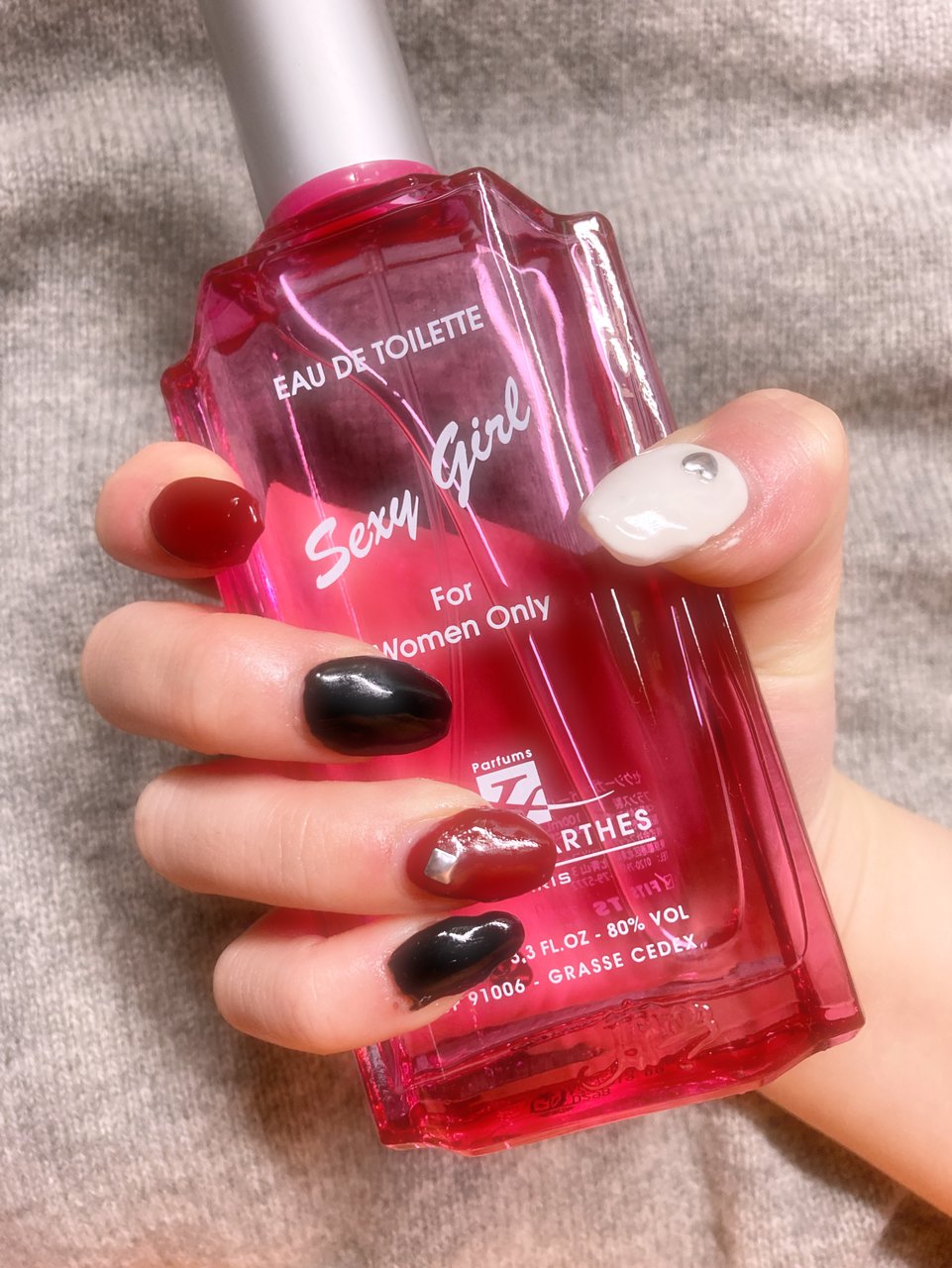 ハンド シンプル ミディアム ホワイト レッド ましゅみんのネイルデザイン No ネイルブック