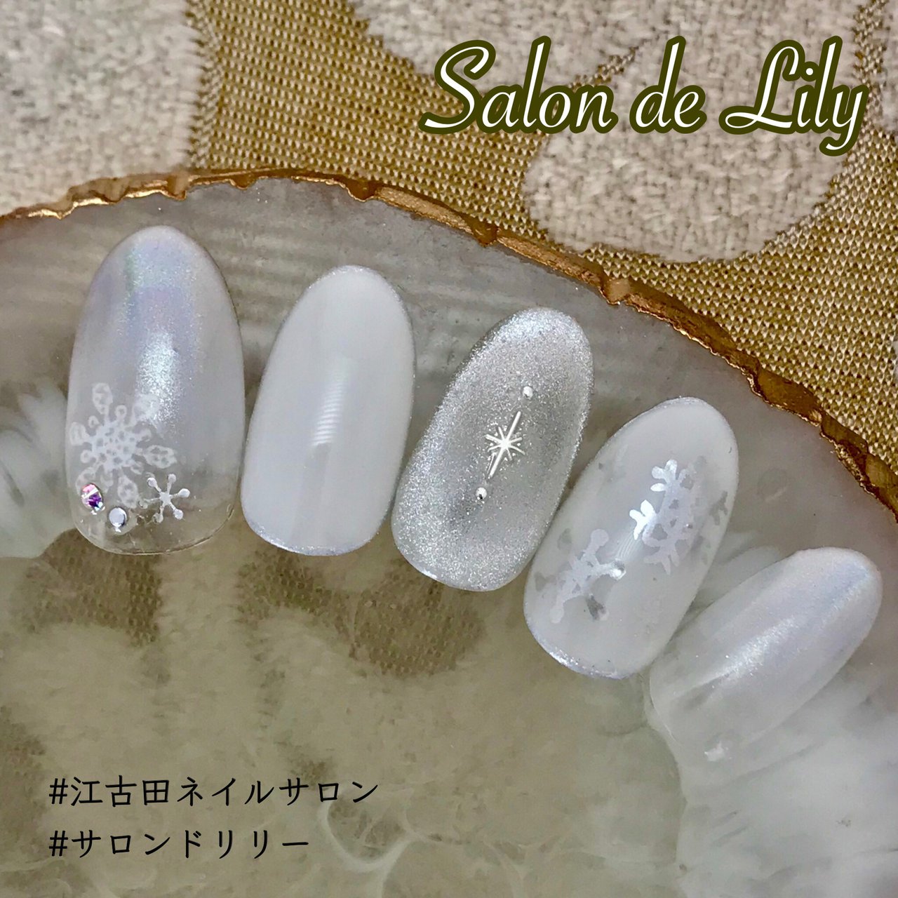 冬 クリスマス グラデーション マグネット 雪の結晶 Salondelilyのネイルデザイン No ネイルブック