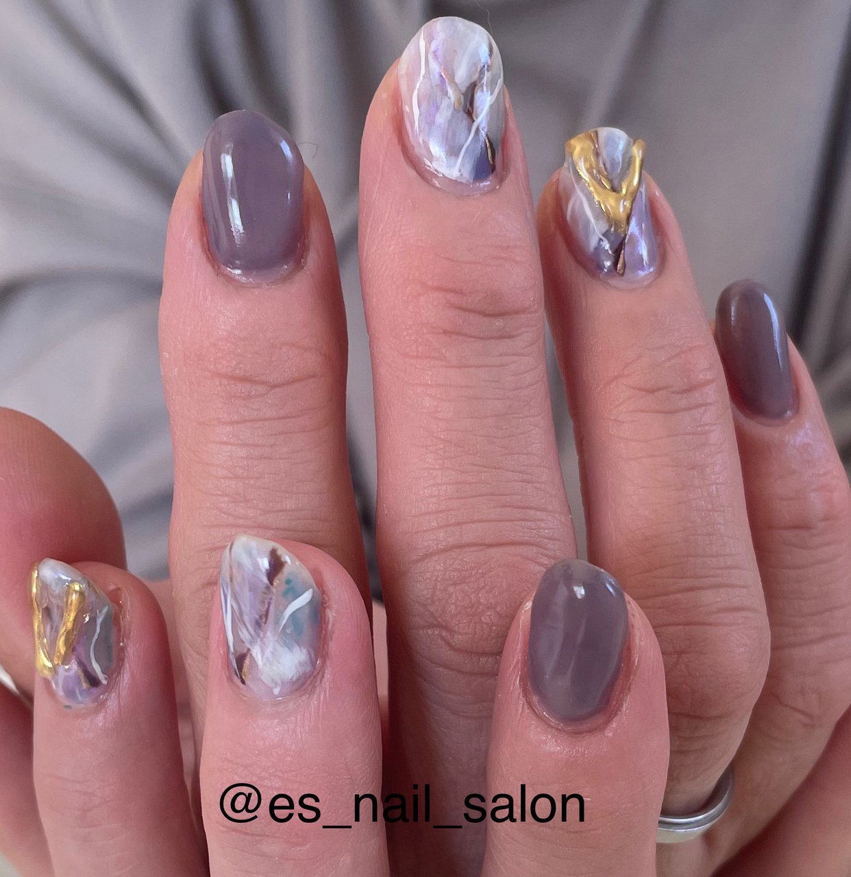 秋 冬 ハンド 大理石 ミラー E S Nail Salon エミのネイルデザイン No ネイルブック