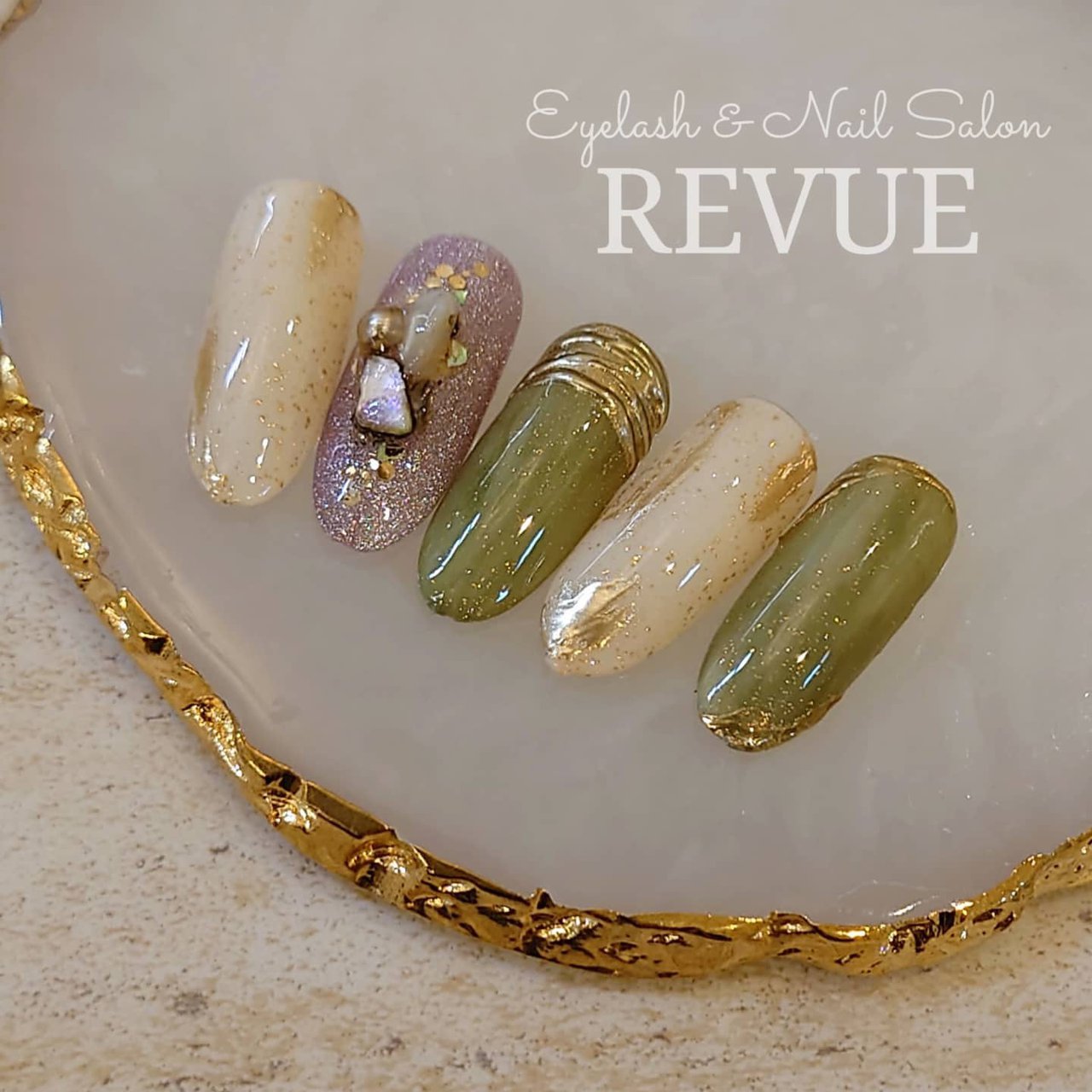 秋 冬 ハンド ベージュ グリーン Hair Make Revueのネイルデザイン No ネイルブック