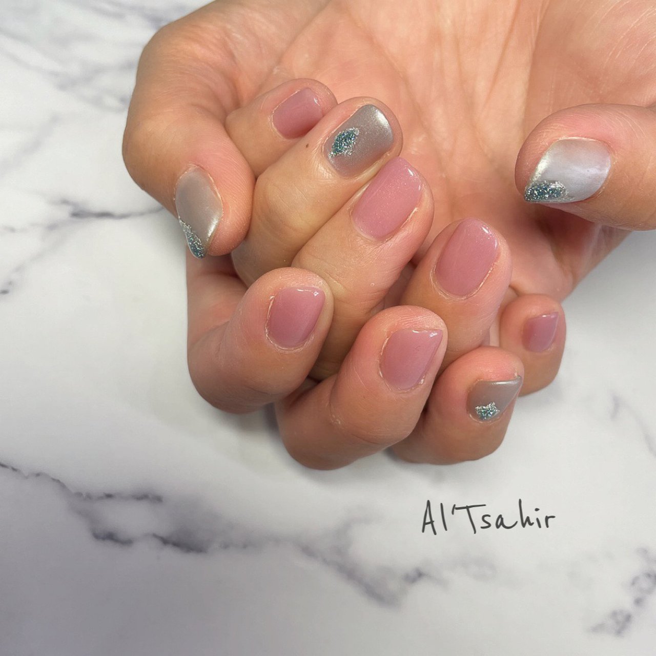 秋 オールシーズン ハンド ラメ ショート Noriko アルツァヒールのネイルデザイン No ネイルブック