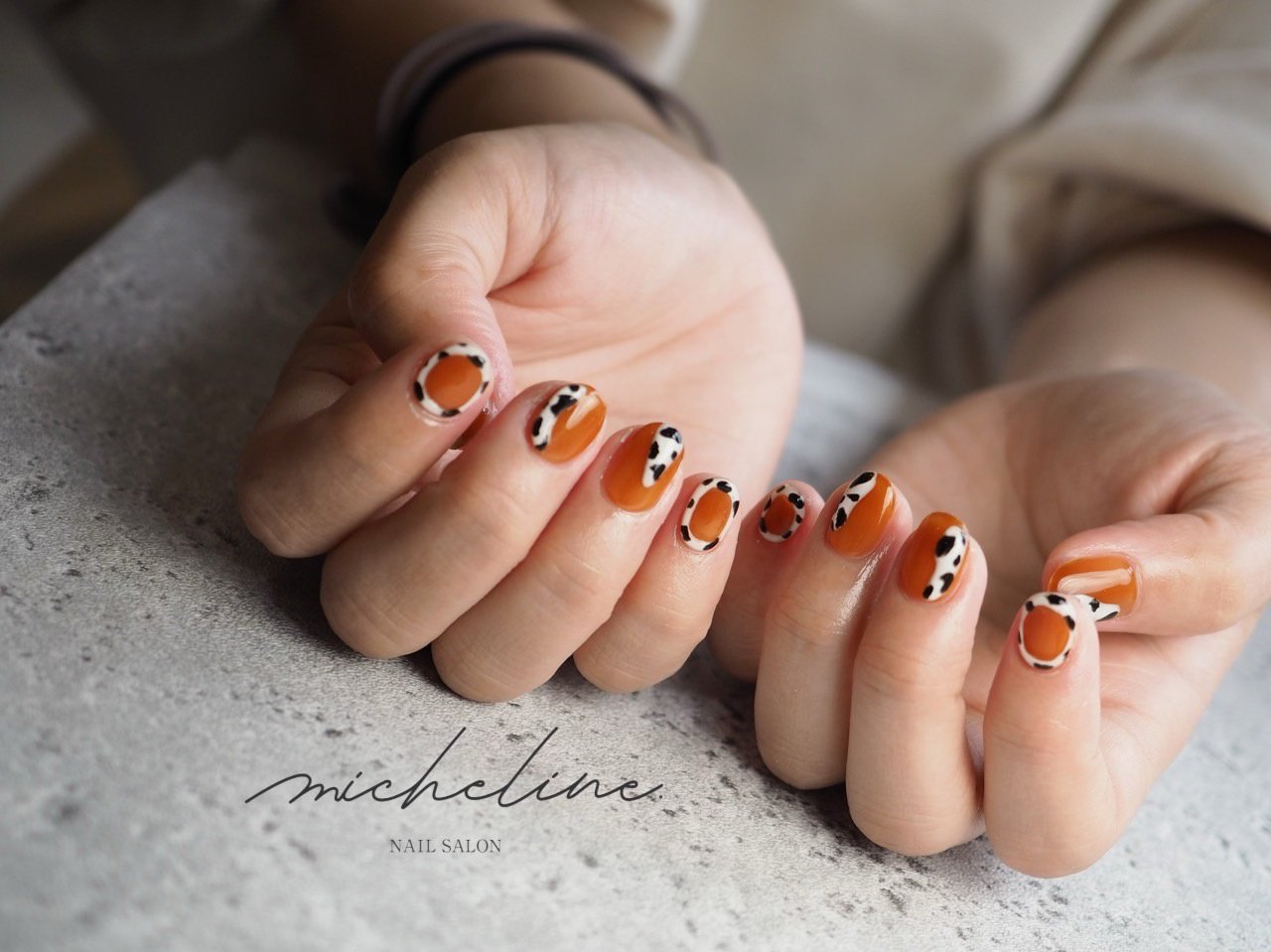 秋 冬 ハンド アニマル柄 ブラウン Nail Salon Micheline Staffのネイルデザイン No ネイルブック