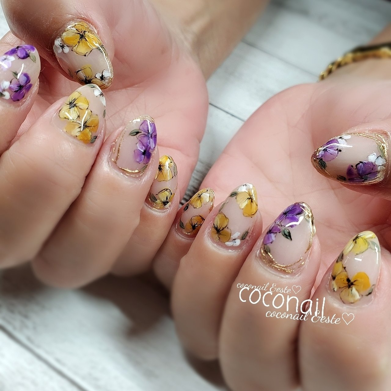 イエロー ボルドー スモーキー Coconail Este 浜松市ネイルサロンのネイルデザイン No ネイルブック