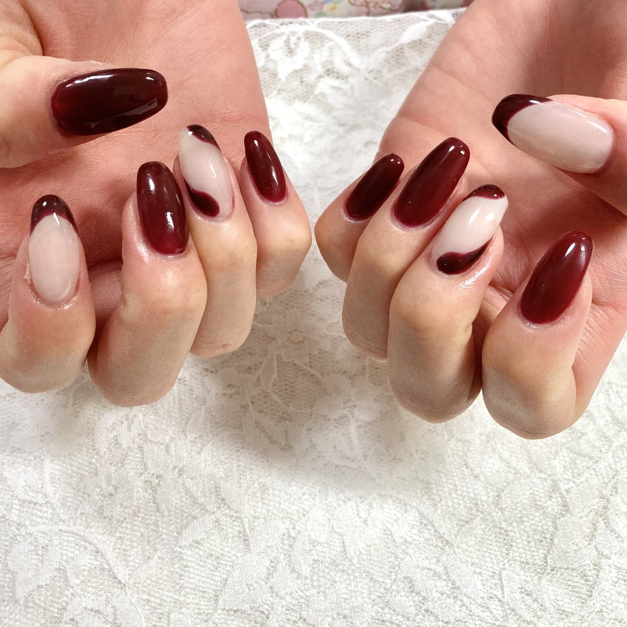 ハンド 変形フレンチ ワンカラー ボルドー Moco Nailのネイルデザイン No ネイルブック