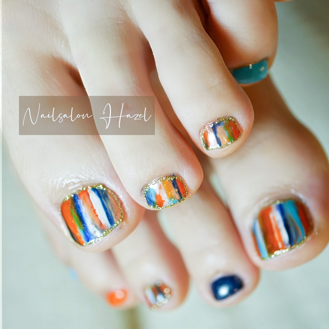 オールシーズン フット ストライプ カラフル ペディキュア Nailsalon Hazelのネイルデザイン No ネイルブック