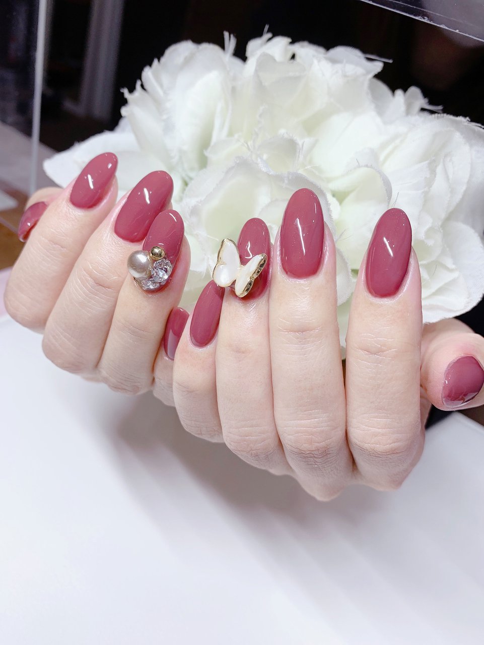 ハンド/ビジュー/ワンカラー/パール/ミディアム - あめちゃんのネイル  