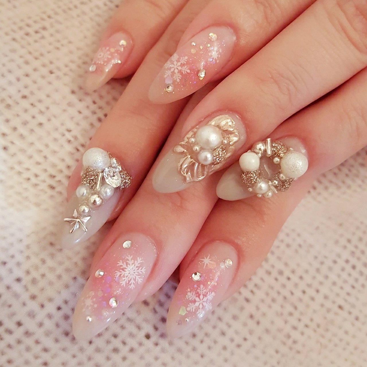 冬 クリスマス ハンド ビジュー パール Lilasnail Ayaのネイルデザイン No ネイルブック