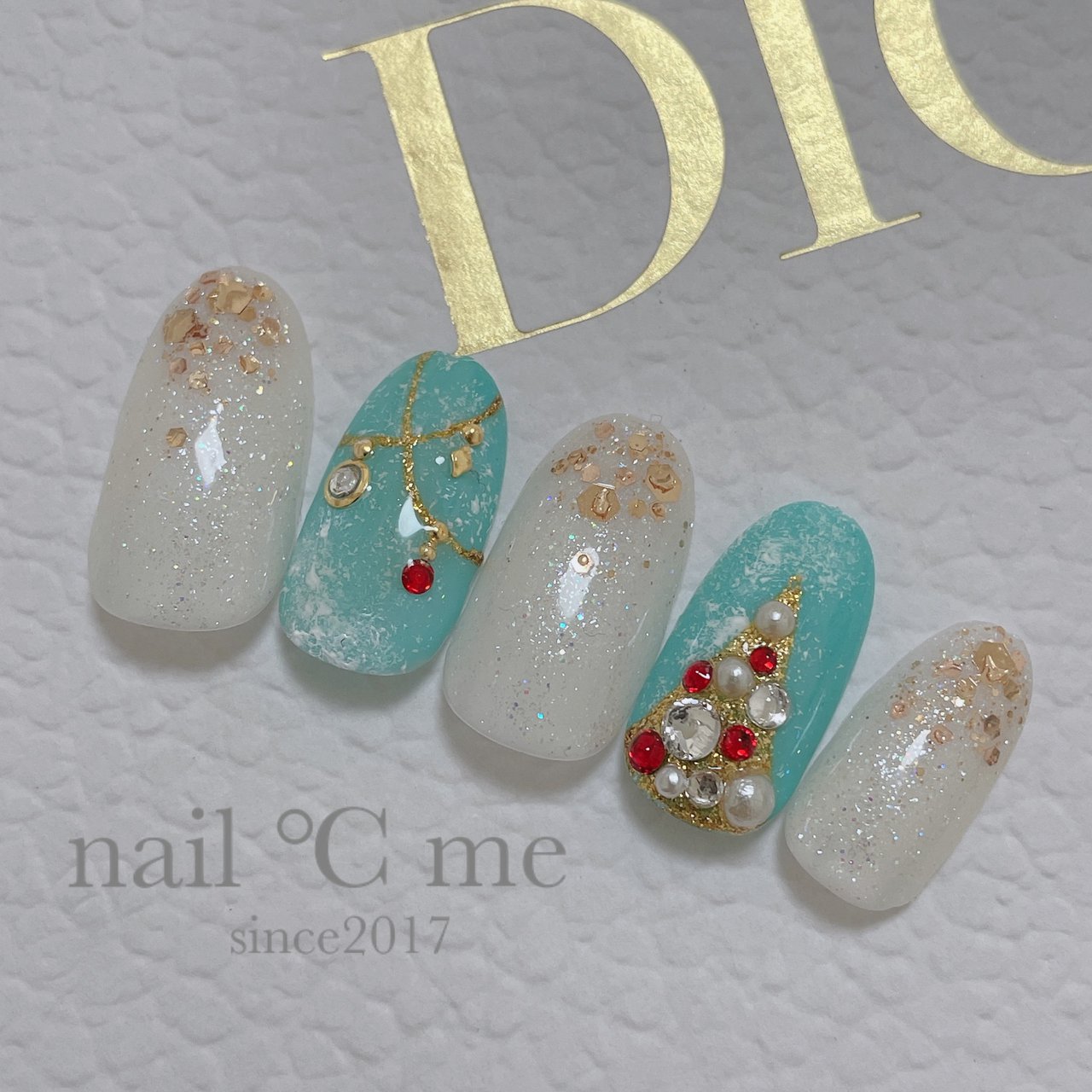冬 クリスマス ハンド ビジュー ホログラム Nail Me ネイルドミー のネイルデザイン No ネイルブック