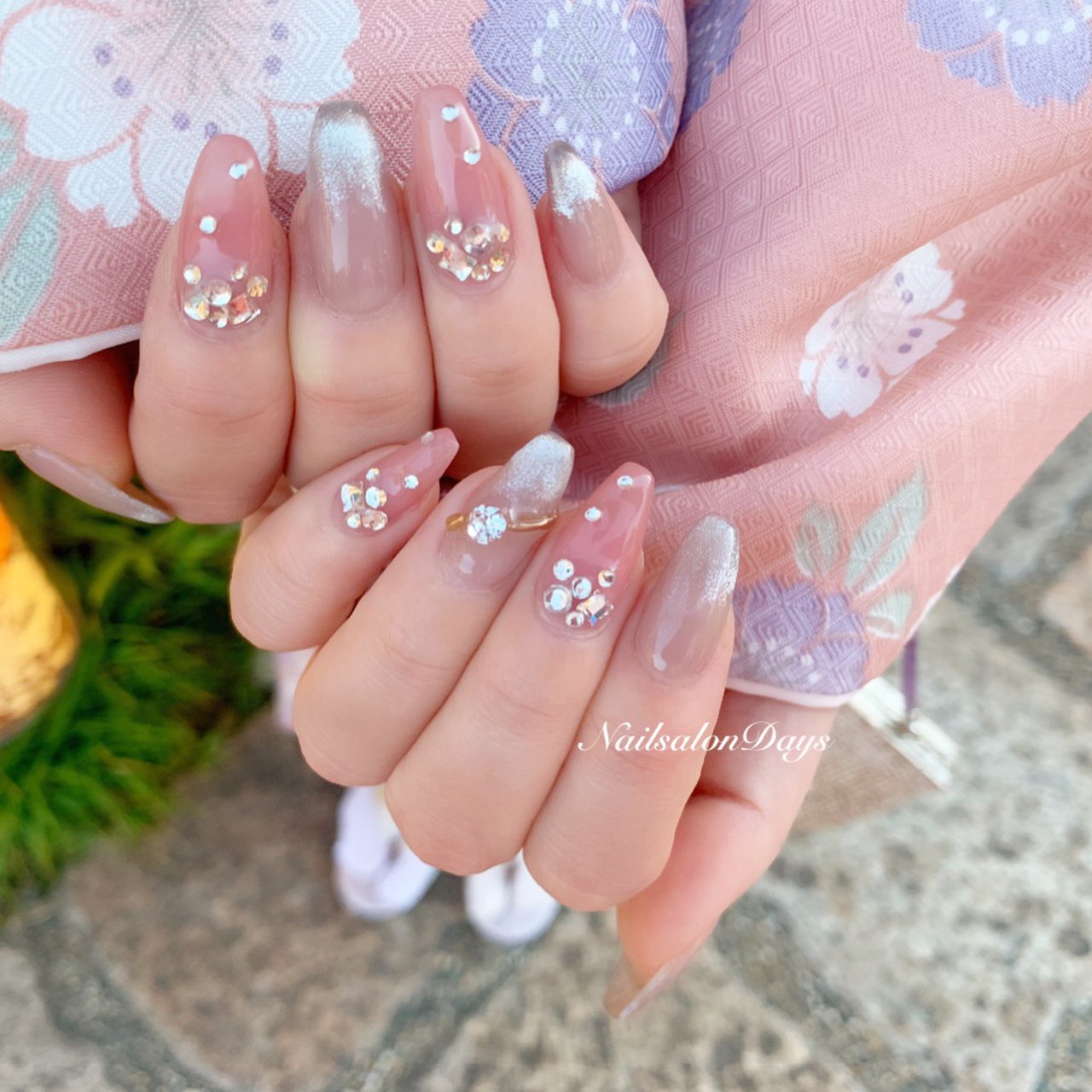 冬 成人式 卒業式 クリスマス ビジュー Nail Salon Daysのネイルデザイン No ネイルブック