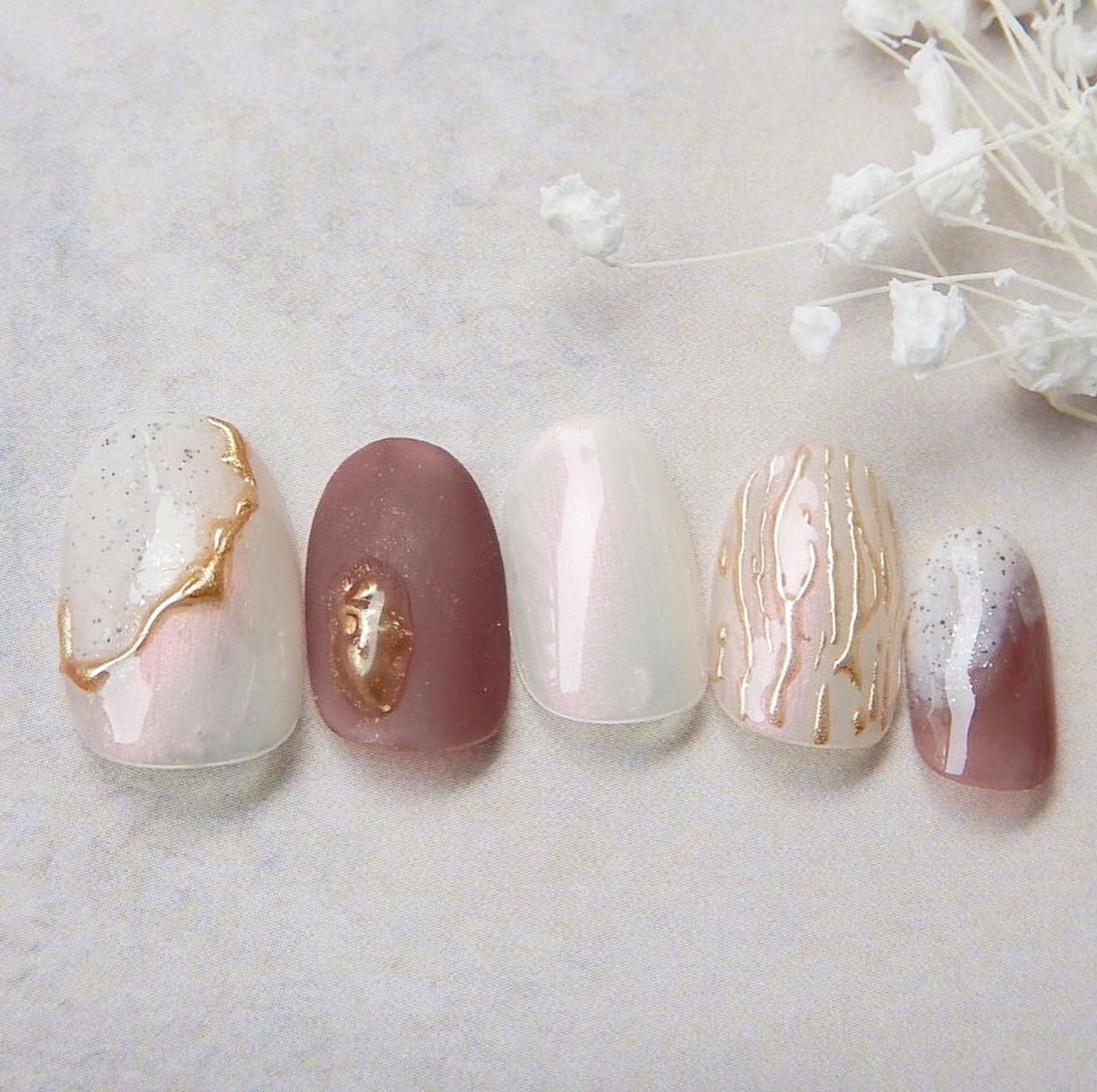 秋 冬 ハンド ホログラム ミラー 桜坂ネイルサロンmのネイルデザイン No ネイルブック