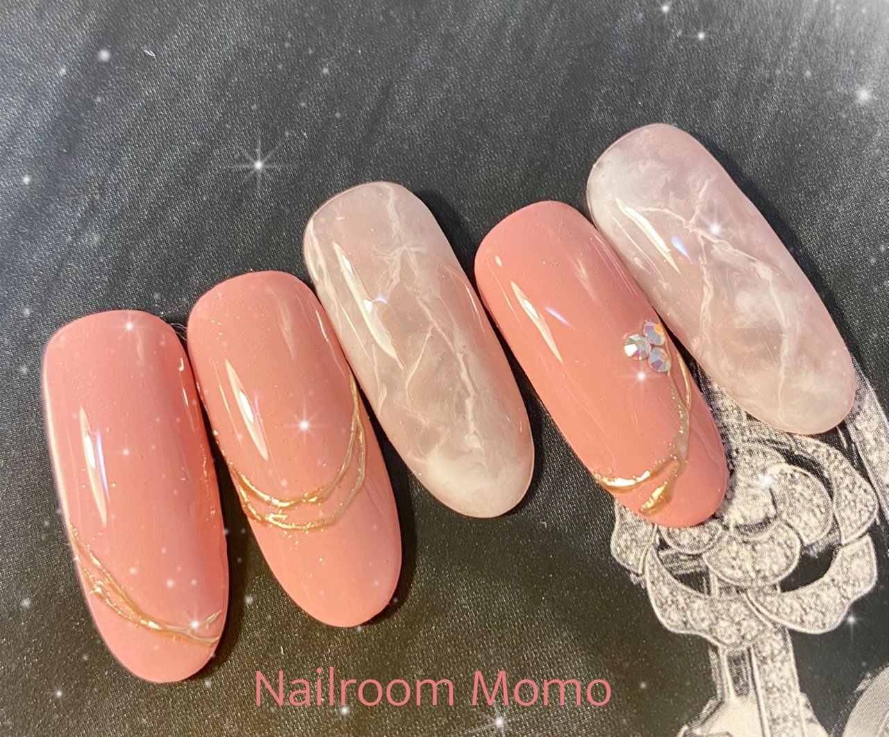 オールシーズン ハンド シンプル ビジュー ワンカラー Nailroommomo ネイルルームモモ のネイルデザイン No ネイル ブック