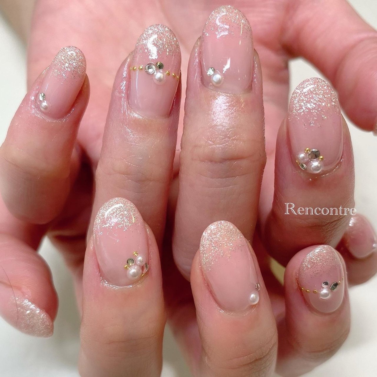 ブライダル ハンド グラデーション ビジュー ラメ Rencontre ランコントル のネイルデザイン No ネイルブック