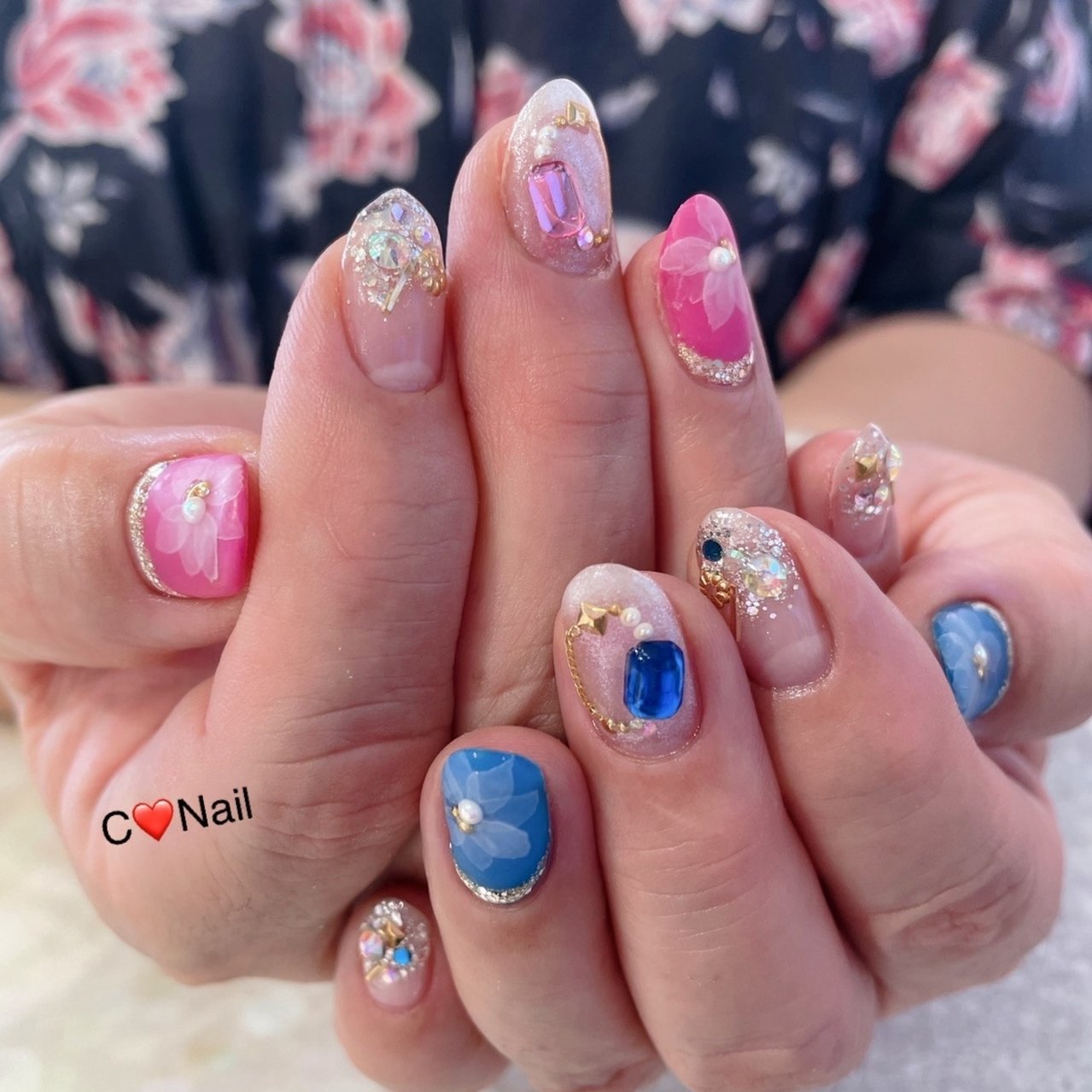 秋 冬 ハンド ビジュー ラメ さいたま市日進町ネイルサロンc Nail梶原稚恵のネイルデザイン No ネイルブック