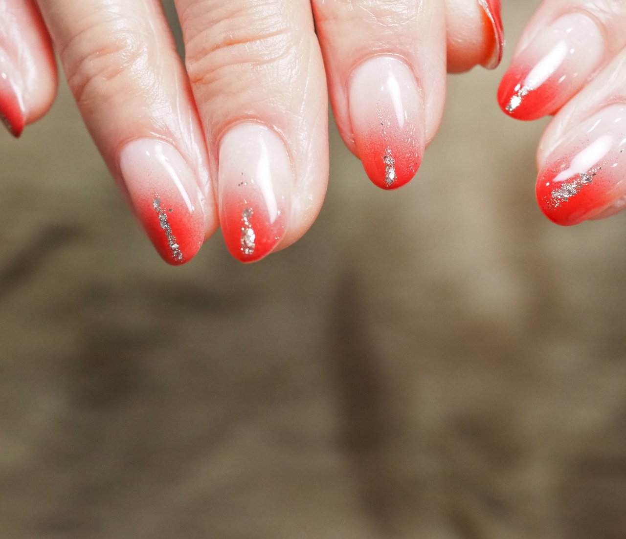 冬 オールシーズン ハンド ベージュ レッド Kiraのネイルデザイン No ネイルブック