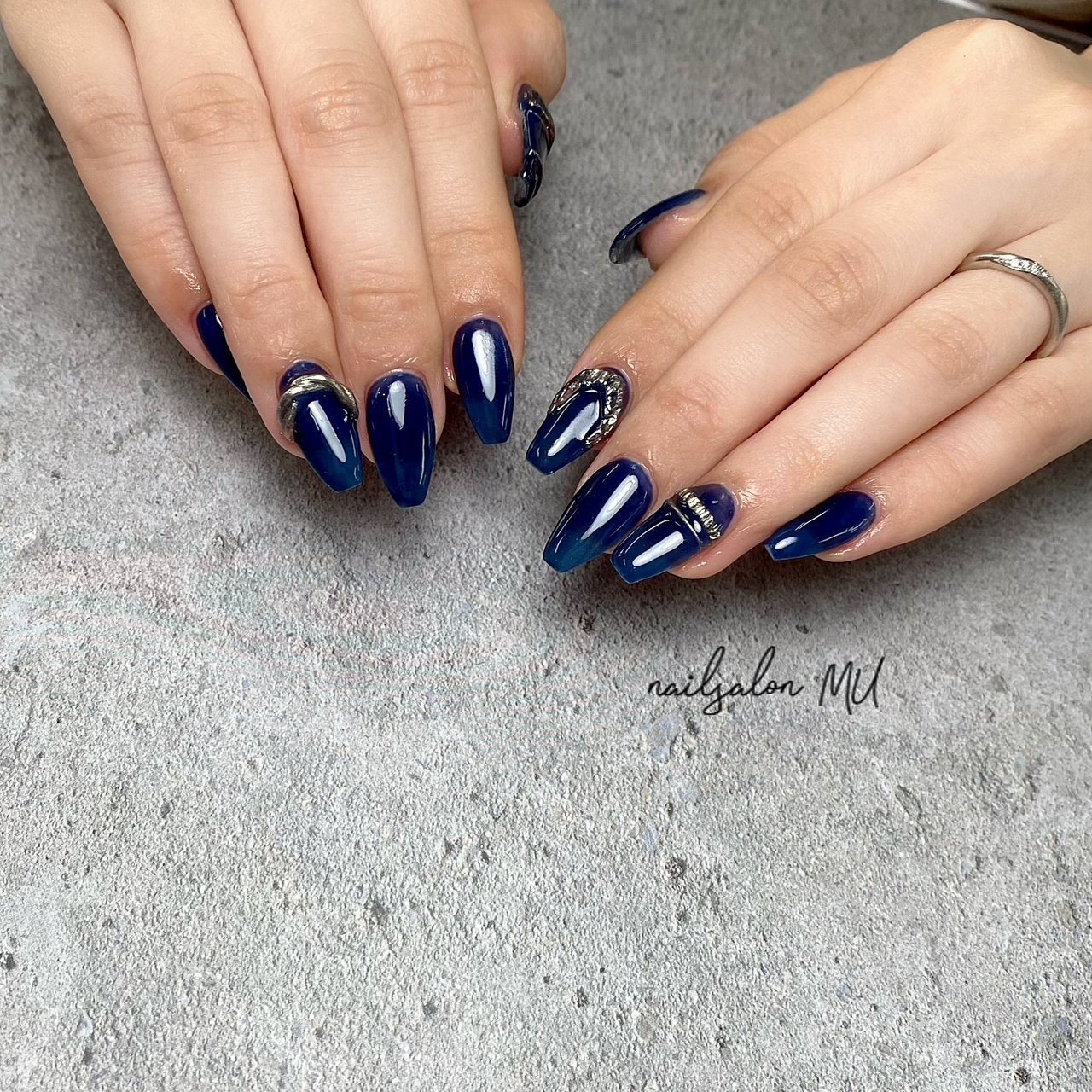 ワンカラー 3d アイシング ネイビー シルバー Nailsalon Mu ミウ のネイルデザイン No ネイルブック