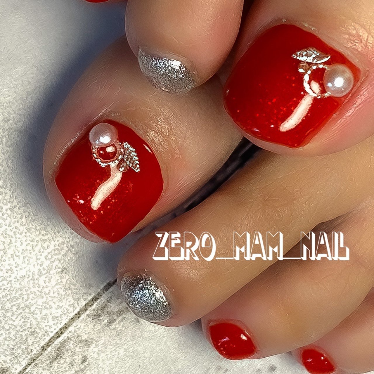 冬 フット ビジュー ショート レッド Zero Mam Nailのネイルデザイン No ネイルブック