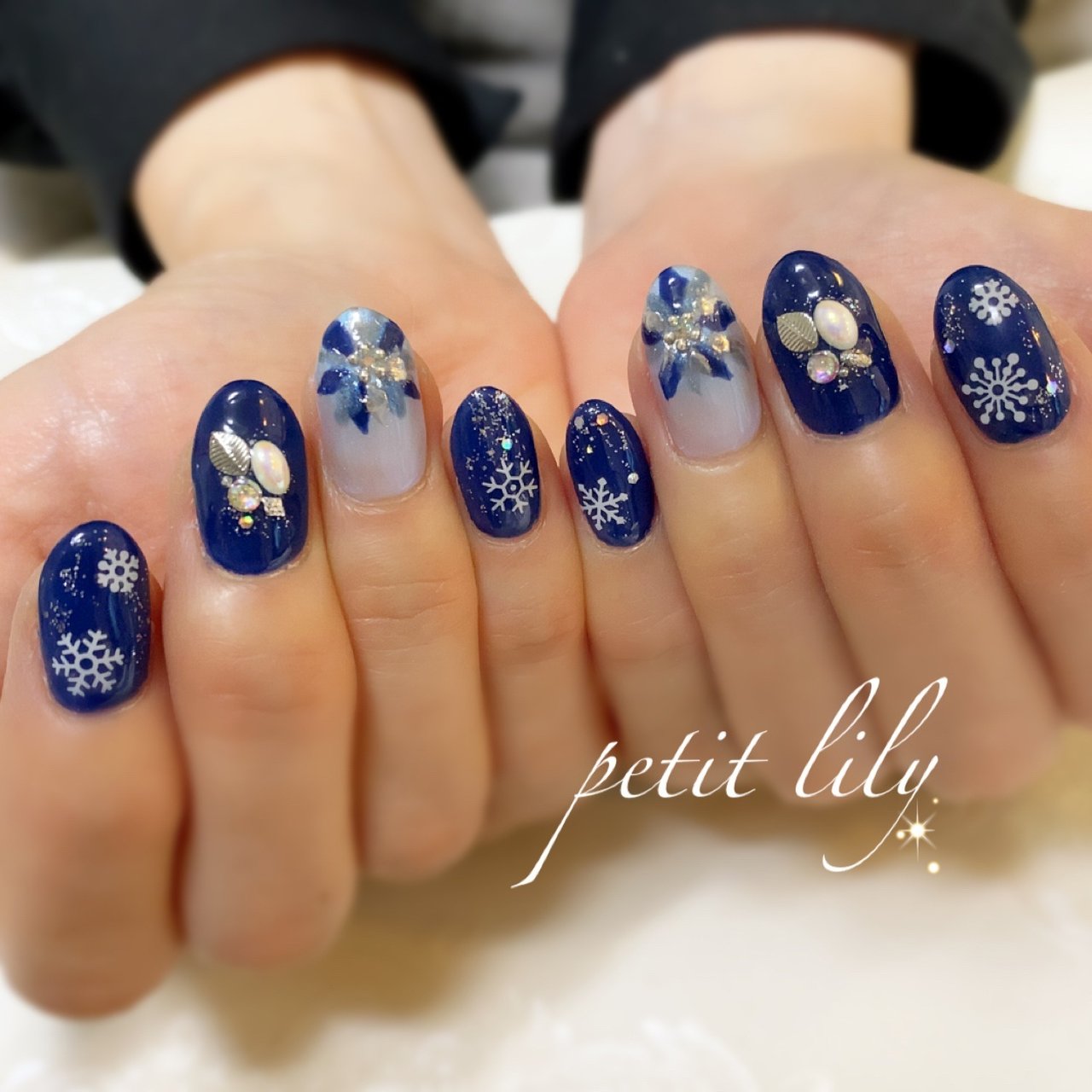 クリスマス ハンド フラワー 雪の結晶 ミディアム Sayuriのネイルデザイン No ネイルブック