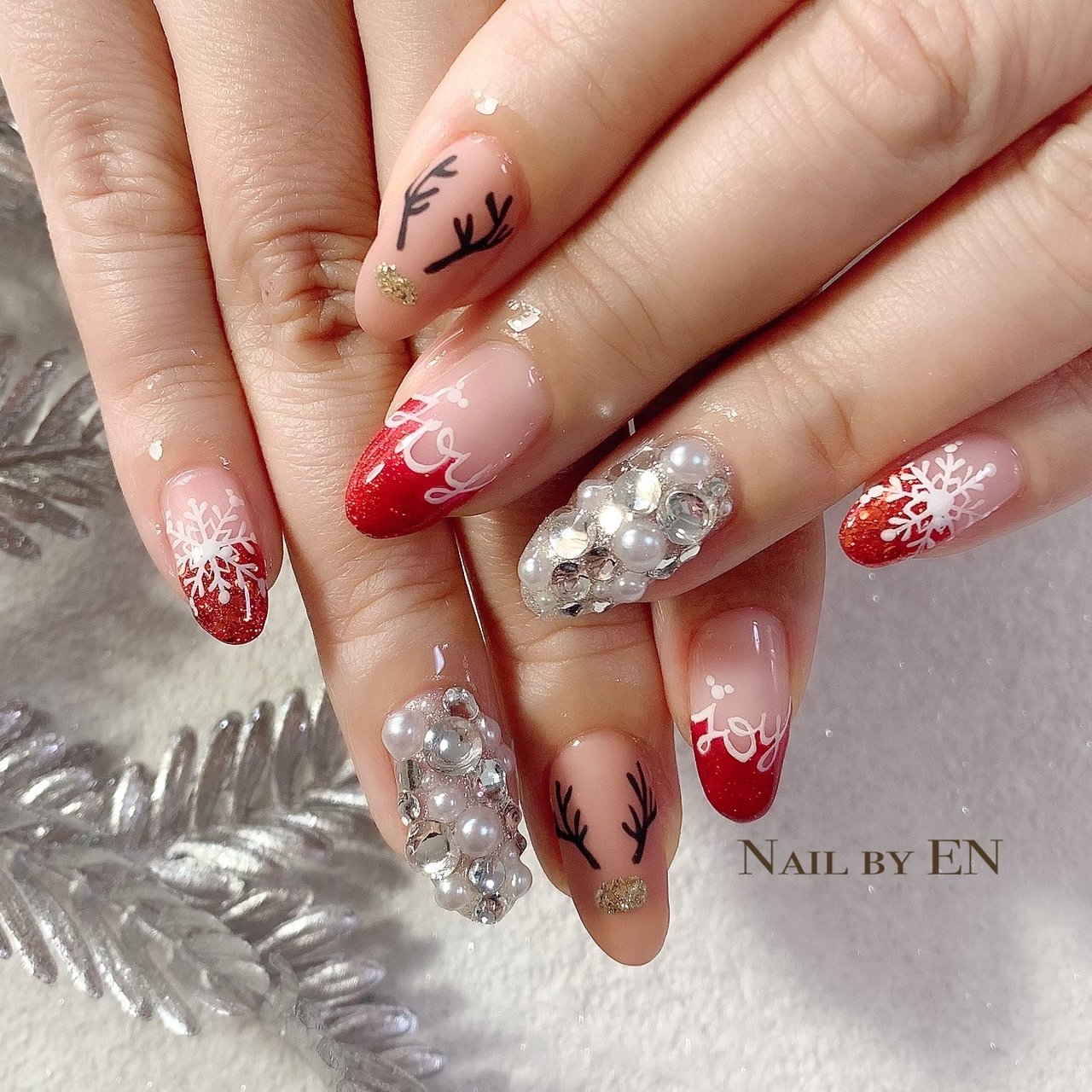 クリスマス ハンド くりぬき 雪の結晶 ミディアム Namiのネイルデザイン No ネイルブック