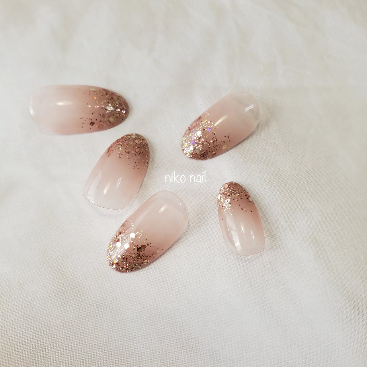 ハンド シンプル グラデーション ラメ ジェルネイル Niko Nail Emiのネイルデザイン No ネイルブック