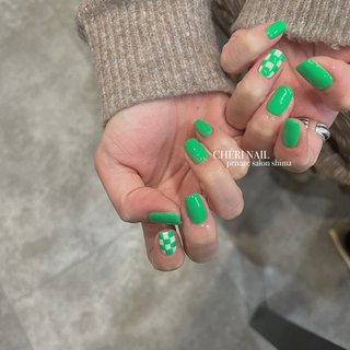 ﾈｵﾝｸﾞﾘｰﾝのネイルデザイン ネイルブック