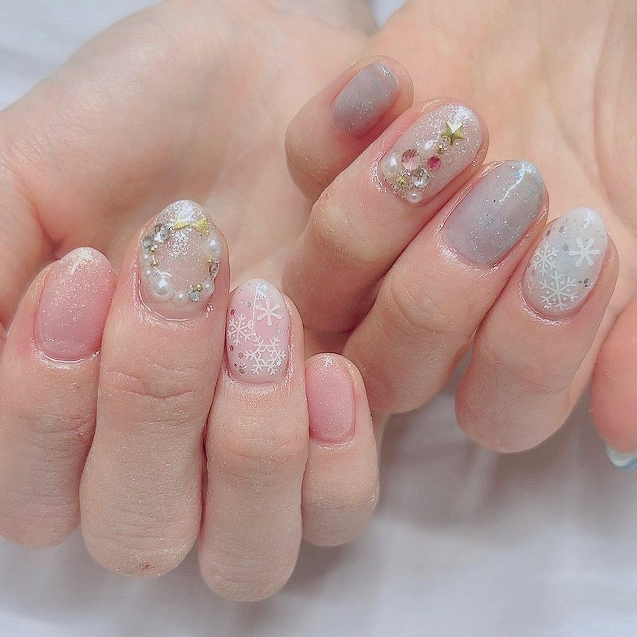 ホワイト ピンク 水色 Crystal R Nail Salon のネイルデザイン No ネイルブック